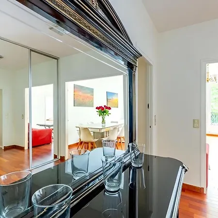 Arc De Triomphe View - Sleeps 7 - Elegant 1br - Terrace Paris