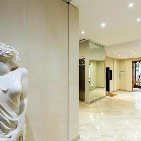 Arc De Triomphe View - Sleeps 7 - Elegant 1br - Terrace *
