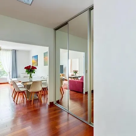 Arc De Triomphe View - Sleeps 7 - Elegant 1br - Terrace Lägenhet *