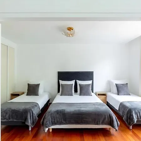 Arc De Triomphe View - Sleeps 7 - Elegant 1br - Terrace Lägenhet