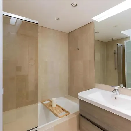 Arc De Triomphe View - Sleeps 7 - Elegant 1br - Terrace Paris