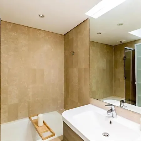 Arc De Triomphe View - Sleeps 7 - Elegant 1br - Terrace