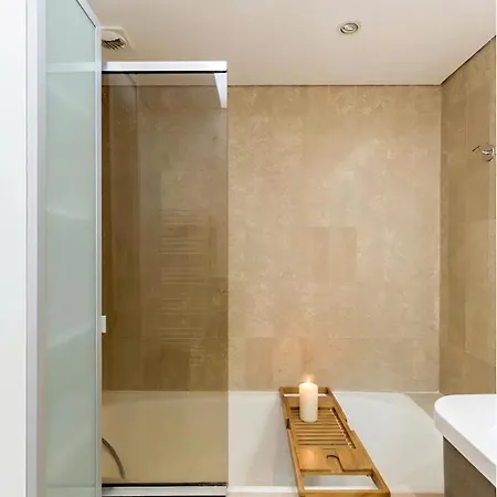 Arc De Triomphe View - Sleeps 7 - Elegant 1br - Terrace