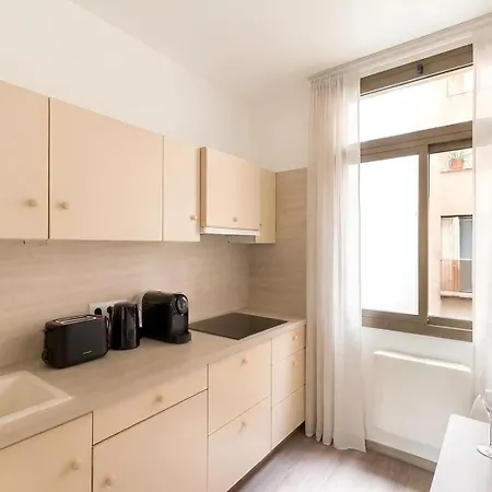 Arc De Triomphe View - Sleeps 7 - Elegant 1br - Terrace * Parigi