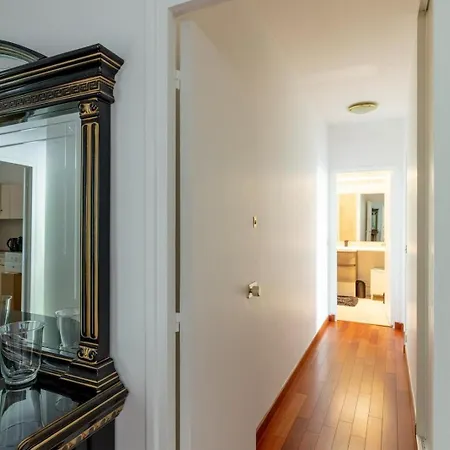 Lägenhet Arc De Triomphe View - Sleeps 7 - Elegant 1br - Terrace