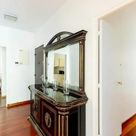 Arc De Triomphe View - Sleeps 7 - Elegant 1br - Terrace *