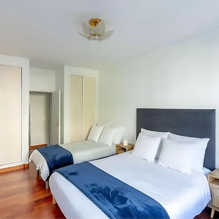 Arc De Triomphe View - Sleeps 7 - Elegant 1Br - Terrace