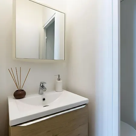 Arc De Triomphe View - Sleeps 7 - Elegant 1Br - Terrace Paris